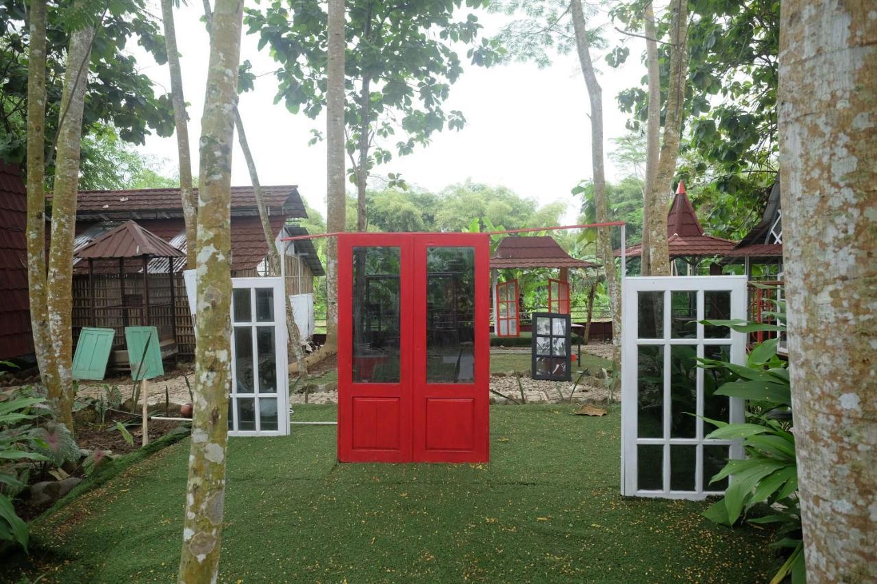 Urbanview Villa Lukulo Kebumen By Reddoorz Esterno foto