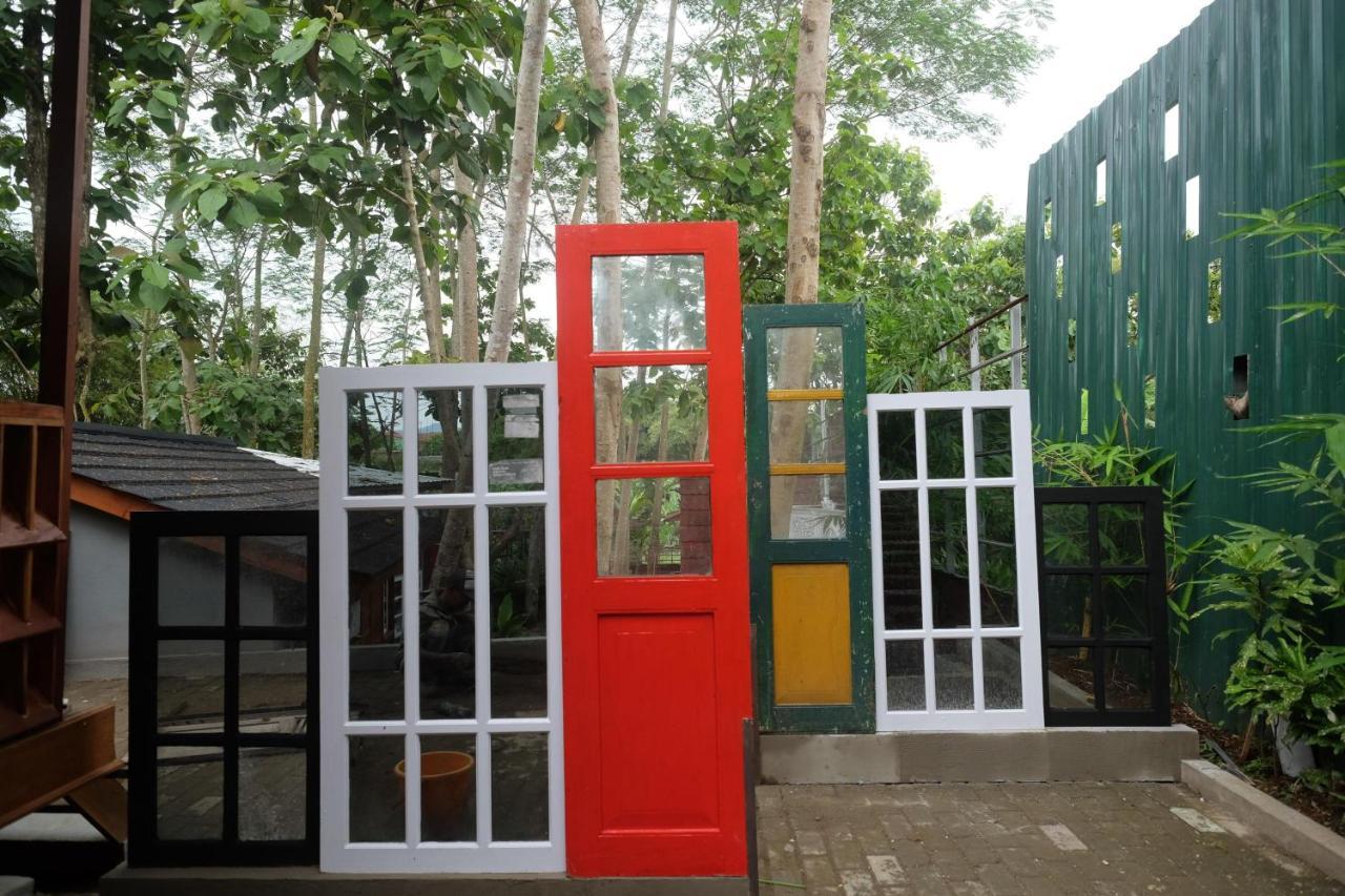 Urbanview Villa Lukulo Kebumen By Reddoorz Esterno foto